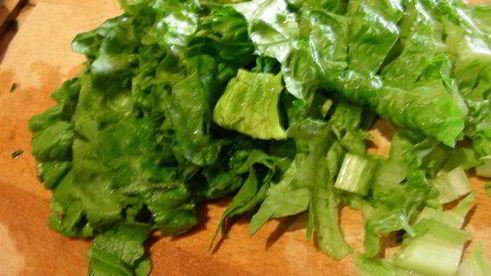 суп с карамелизированным луком, перловкой и листовой капустой