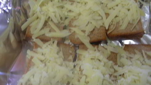 суп с карамелизированным луком, перловкой и листовой капустой