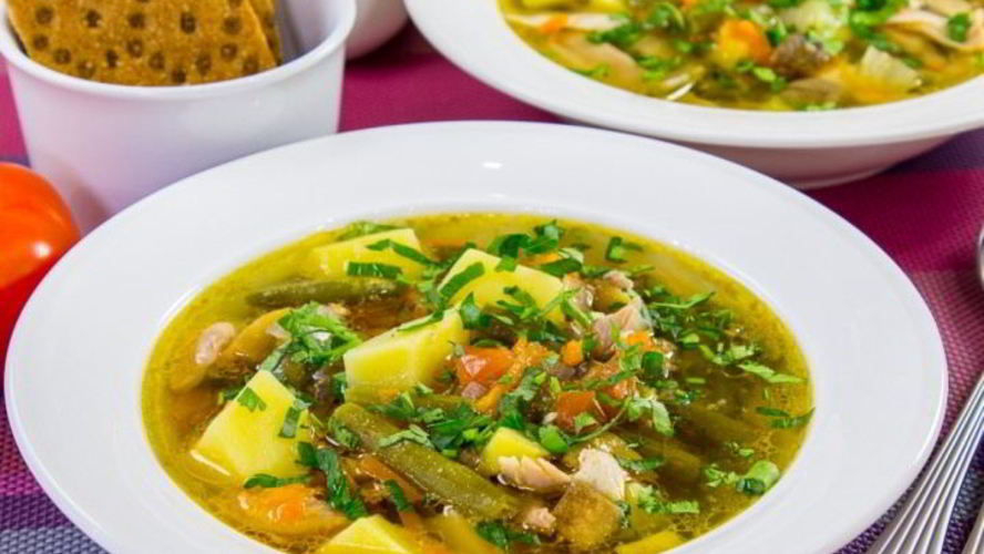 Рецепт суп с курицей, стручковой фасолью и грибами