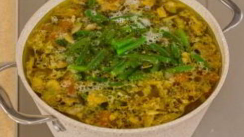 суп с курицей, стручковой фасолью и грибами