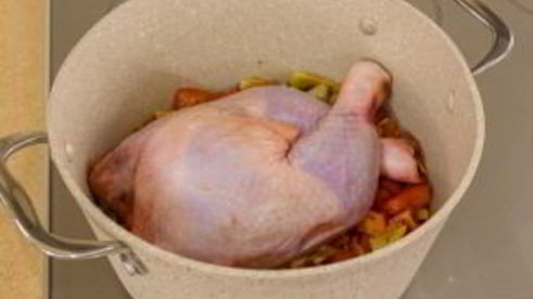 суп с курицей, стручковой фасолью и грибами