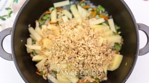 суп с шампиньонами и перловкой