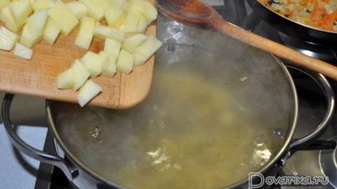 томатный суп с фрикадельками и фасолью