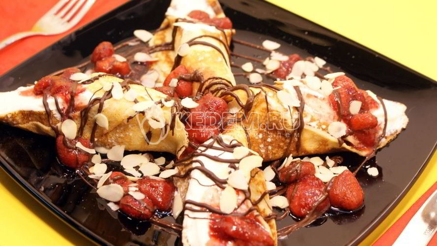 Рецепт блинчики с мороженым и клубникой