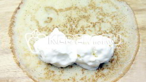 блинчики с мороженым и клубникой