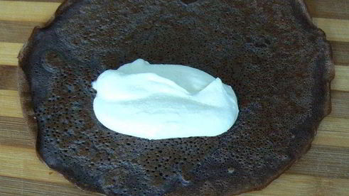 блины из черемуховой муки с творожной начинкой