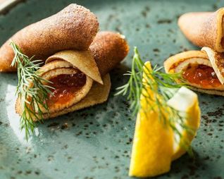 Блины на сметане с красной икрой