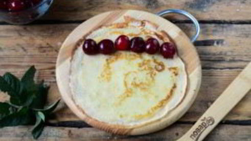 блины с вишней под сметаной