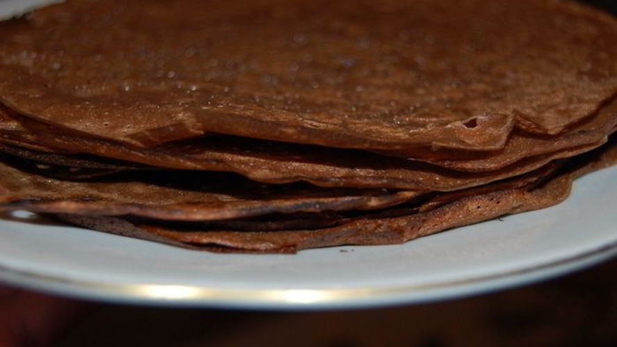 Рецепт шоколадные блины к масленице