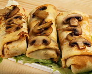 Запеченные блины с курицей и шампиньонами