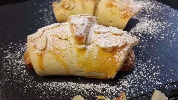 Рецепт Апельсиновые круассаны с марципановой начинкой