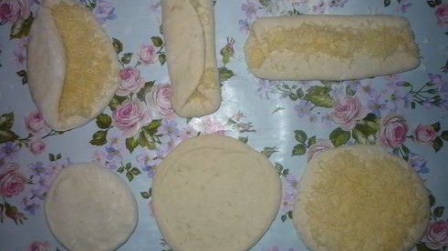 булочки и батончики с сыром