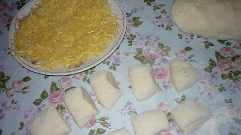 булочки и батончики с сыром