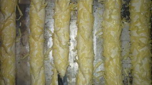 булочки и батончики с сыром