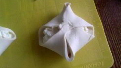 булочки из слоеного теста с творогом