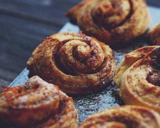 Булочки с апельсином и корицей