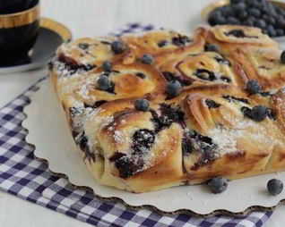 Булочки с голубикой и творожным сыром