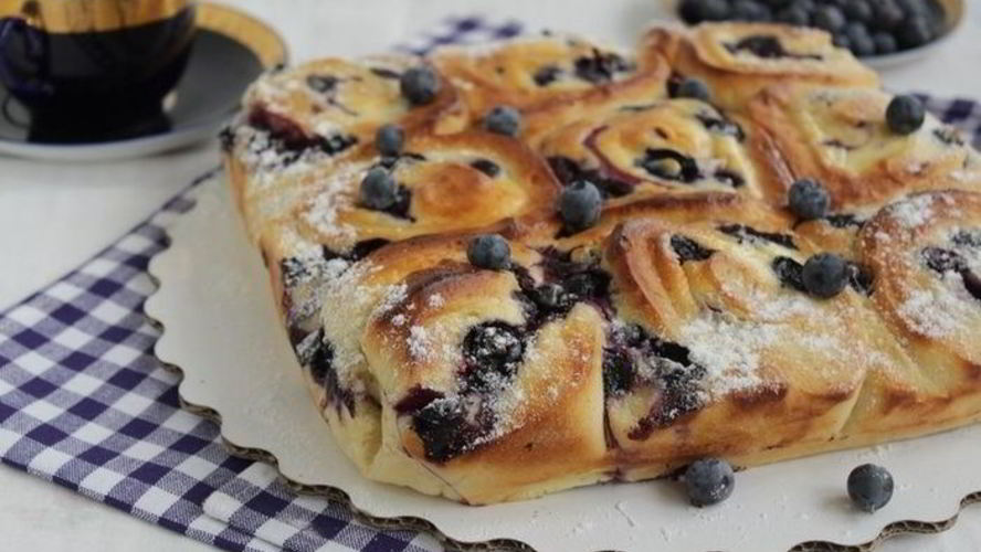 Рецепт булочки с голубикой и творожным сыром