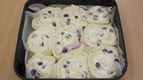 булочки с голубикой и творожным сыром