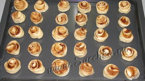 булочки с корицей в виде розочек