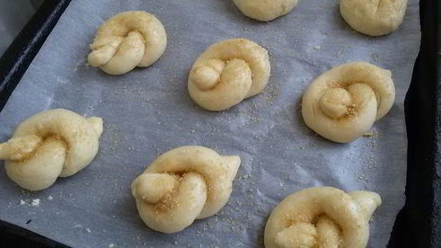 булочки с сахарной посыпкой