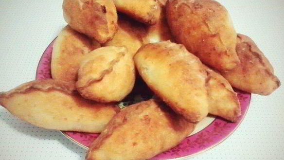 Рецепт Булочки с творожно-изюмно-вишневой начинкой