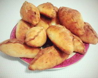 Булочки с творожно-изюмно-вишневой начинкой