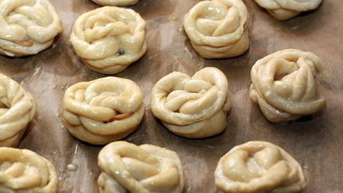 булочки с яблочной начинкой