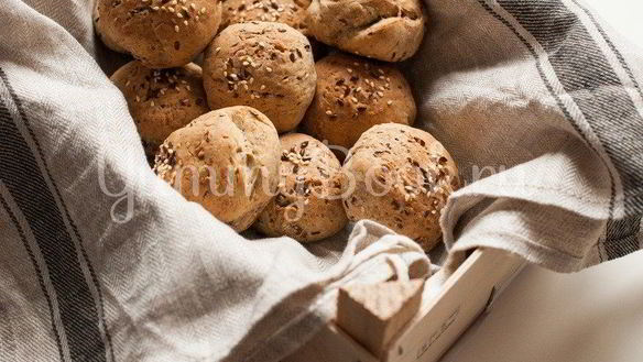 Рецепт Булочки со льном и кунжутом