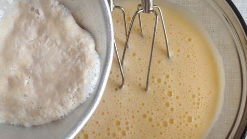 дрожжевые булочки с корицей и сухофруктами на кефире