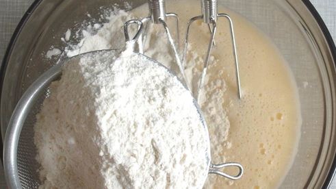 дрожжевые булочки с корицей и сухофруктами на кефире