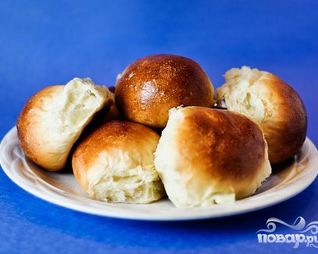 Дрожжевые булочки с кунжутом