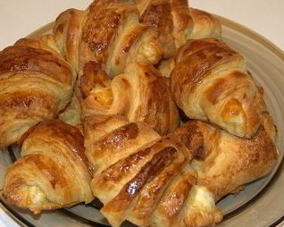 Круассаны из слоеного дрожжевого теста