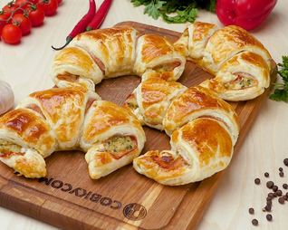 Круассаны с беконом