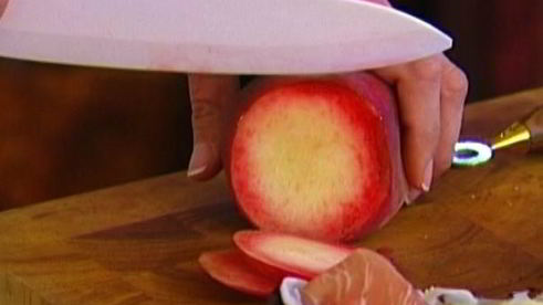 круассаны с сыром, персиком и пармской ветчиной