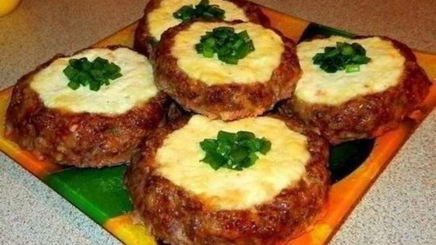 Рецепт мясные ватрушки с сырно-творожной начинкой