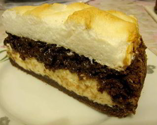 Шоколадная королевская ватрушка в белковой шапке