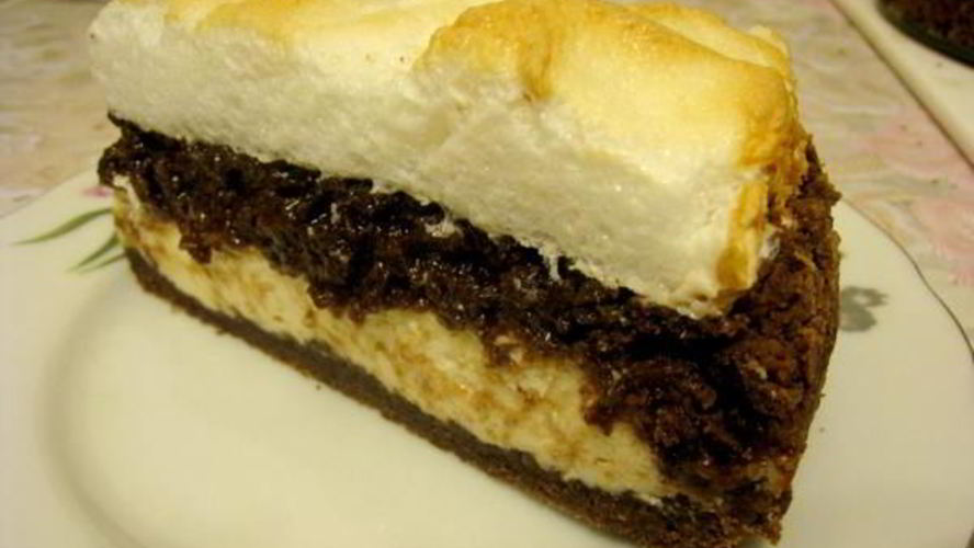 Рецепт шоколадная королевская ватрушка в белковой шапке