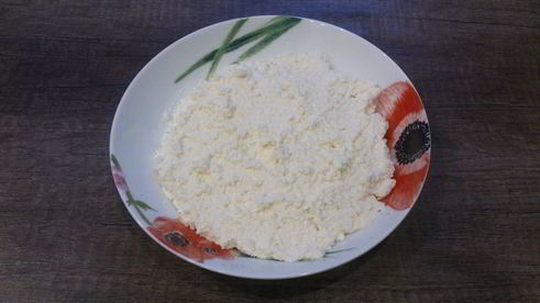 слоеные булочки с творогом и клубникой