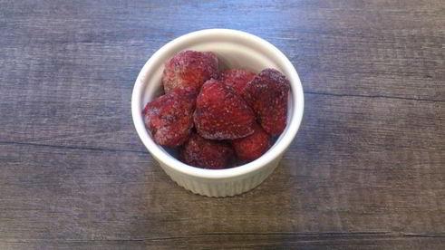 слоеные булочки с творогом и клубникой