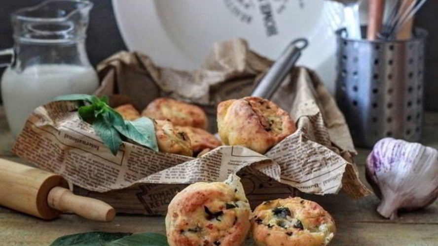Рецепт сырные булочки с чесноком и базиликом