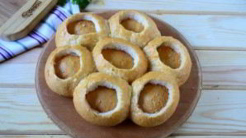 сырные булочки с яйцом и беконом