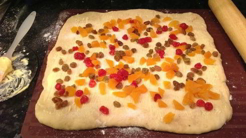 традиционные булочки с фруктами