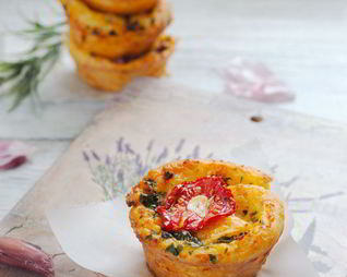 Творожные булочки с чесноком и базиликом