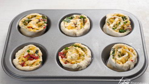 творожные булочки с чесноком и базиликом