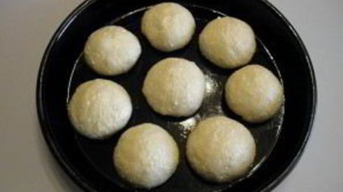 творожные булочки в сметанной заливке