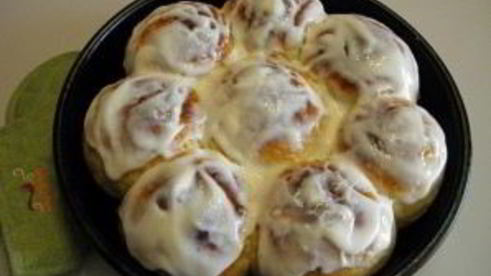 творожные булочки в сметанной заливке