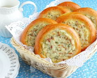 Ватрушки с копченым сыром и укропом