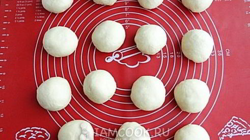 ватрушки с копченым сыром и укропом