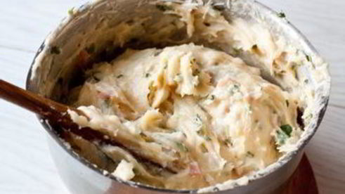 заварные булочки с беконом и зеленью